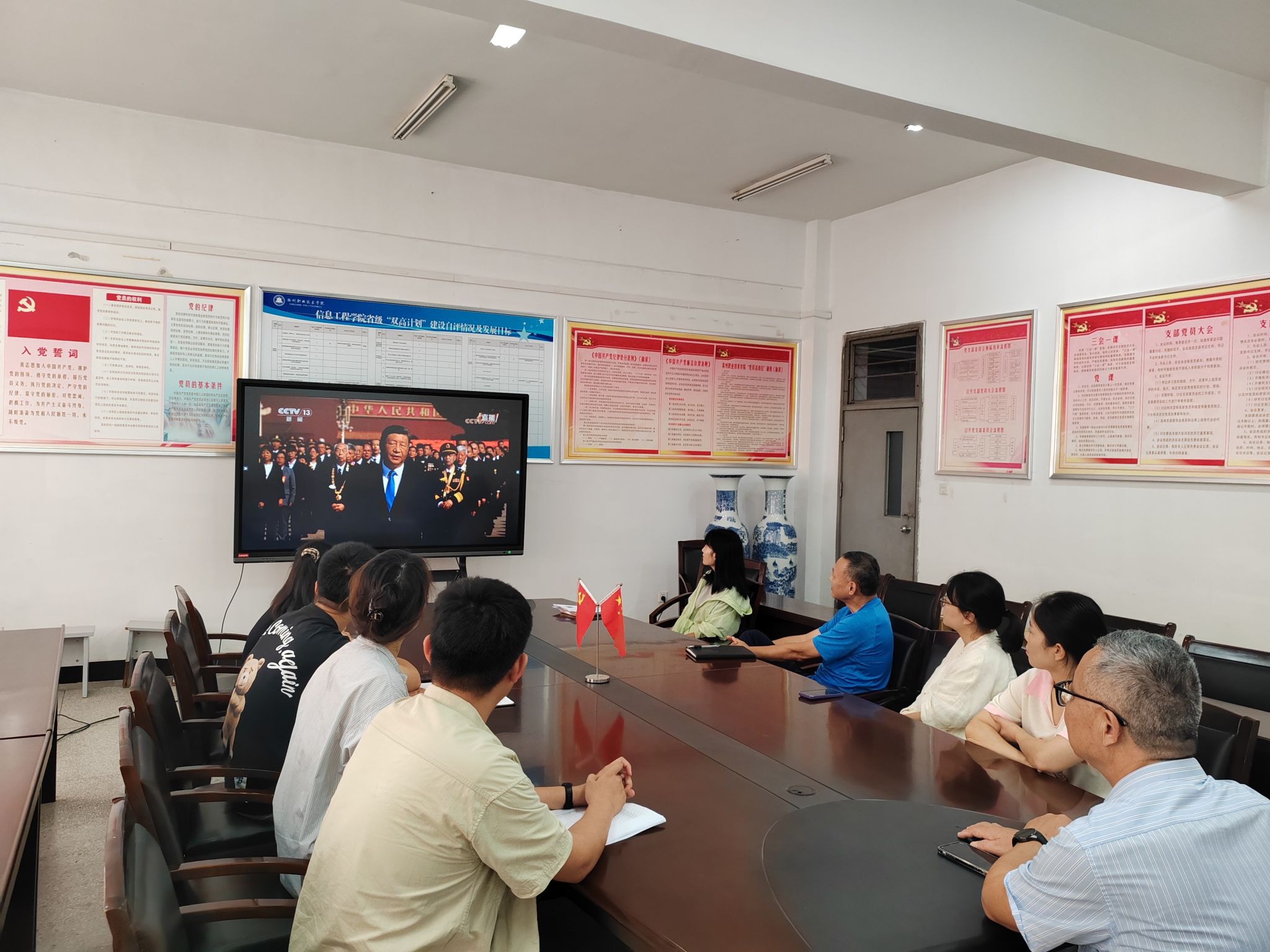 信息工程学院:组织观看向人民英雄敬献花篮仪式