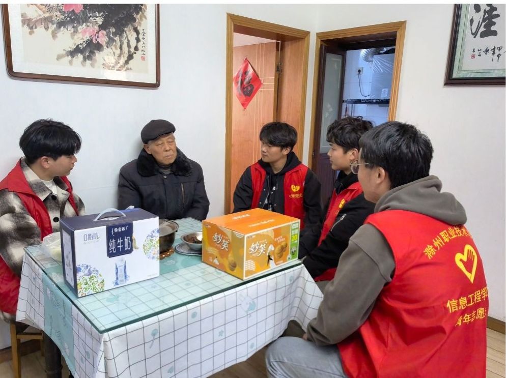 【雷锋月系列活动】信息工程学院团总支赴紫薇社区开展“关爱空巢老人”志愿服务活动